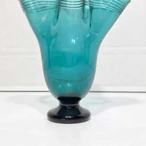 Verrerie La Mailloche Quebec. Hand Blown Glass Vase. 5.5 x 6.5. LR