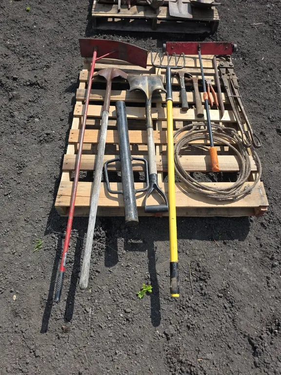 Hand tools, pitch fork and lariat
