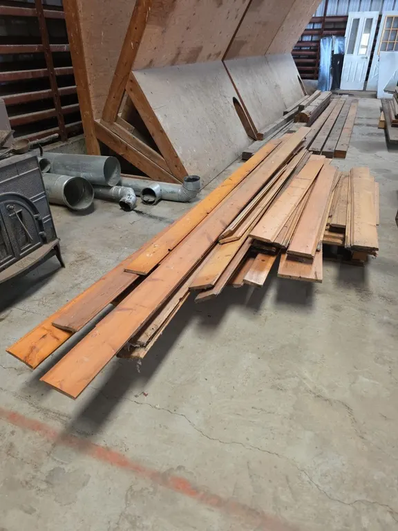 Qty of tongue and groove boards, mostly finished