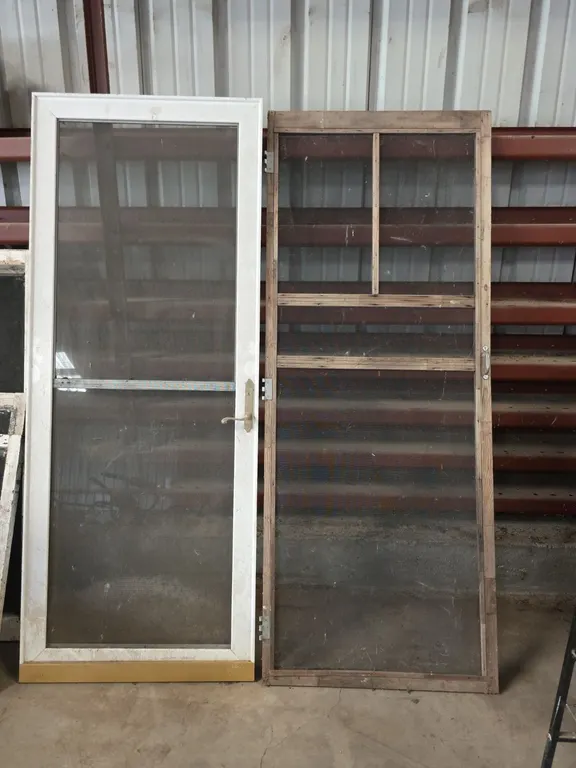 2 Screen doors