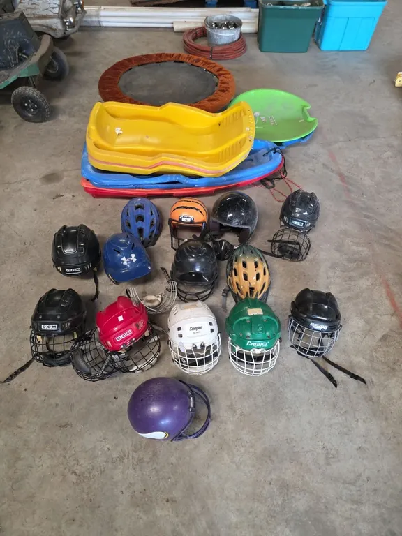 Trampoline, Qty of sleds and Qty of helmets