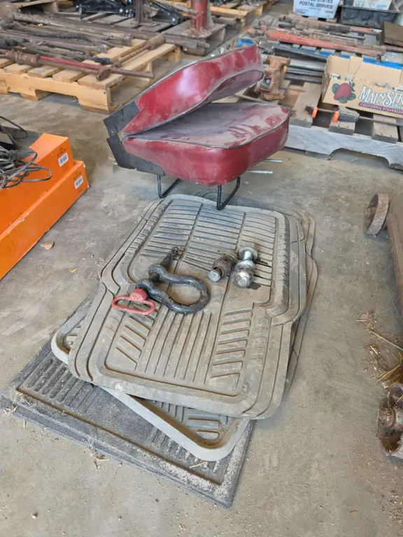 Set of car mats, welcome mats, ball hitches and seat
