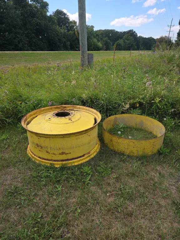 John Deere rim and wheel band