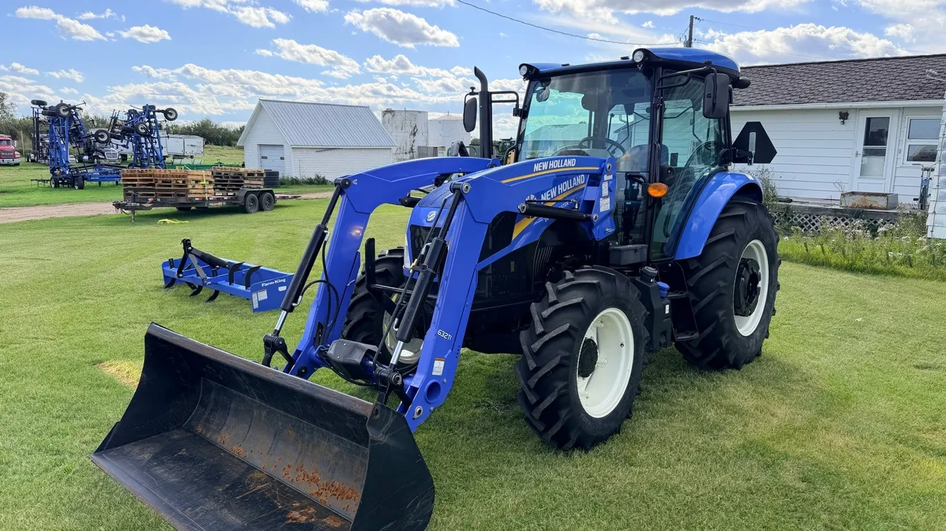 New Holland WorkMaster 105 MFWD compact tractor w/ NH 632TL front loader