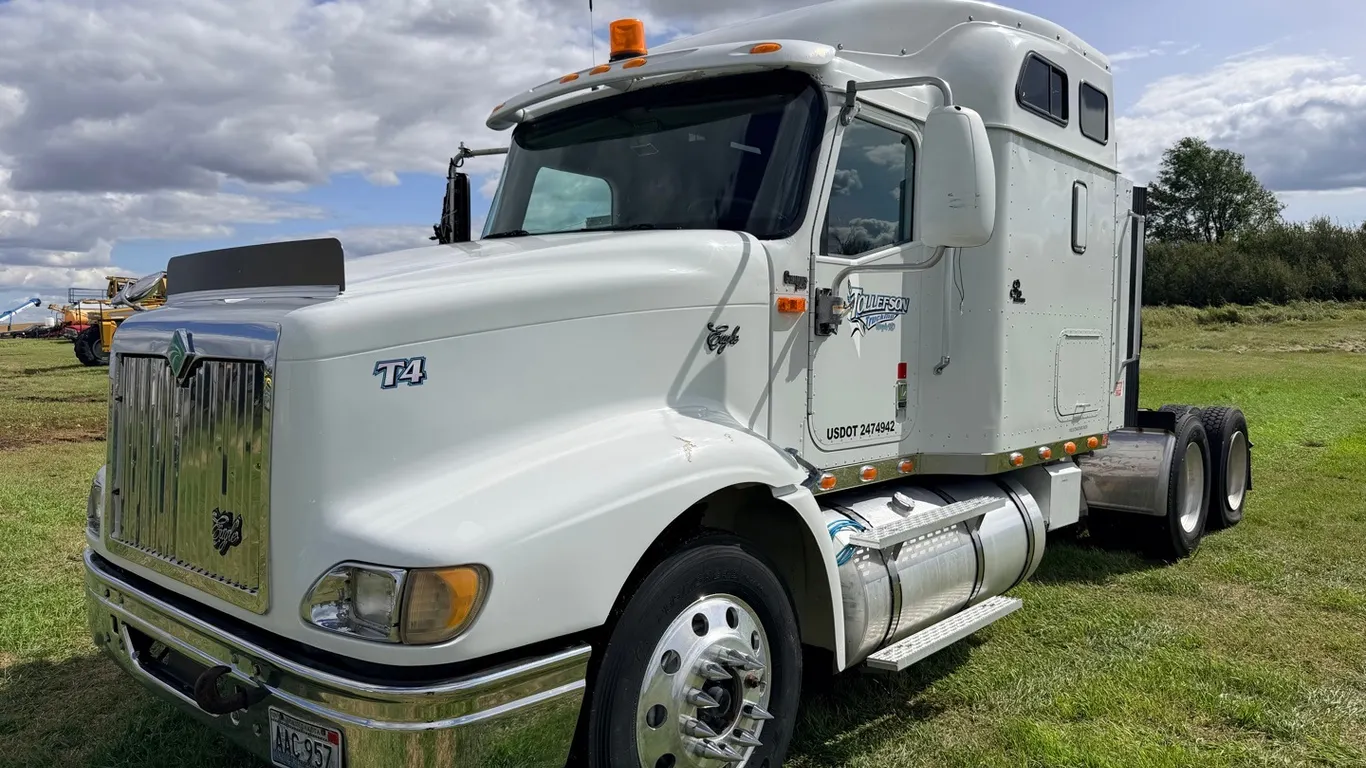 2000 International 9400i Eagle sleeper