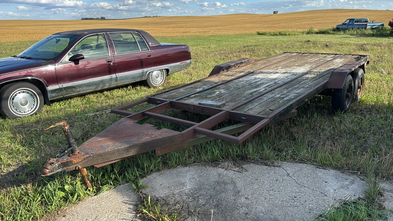 16' Tandem axle flatbed