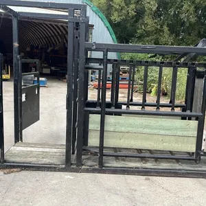 OFFSITE - Cattle adjustable squeeze chute