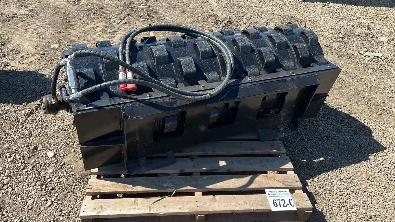 59" GIYI MODEL CW70 VIBRATORY COMPACT WHEEL SKIDSTEER ATTACHMENT - s/n KTYSL2601101