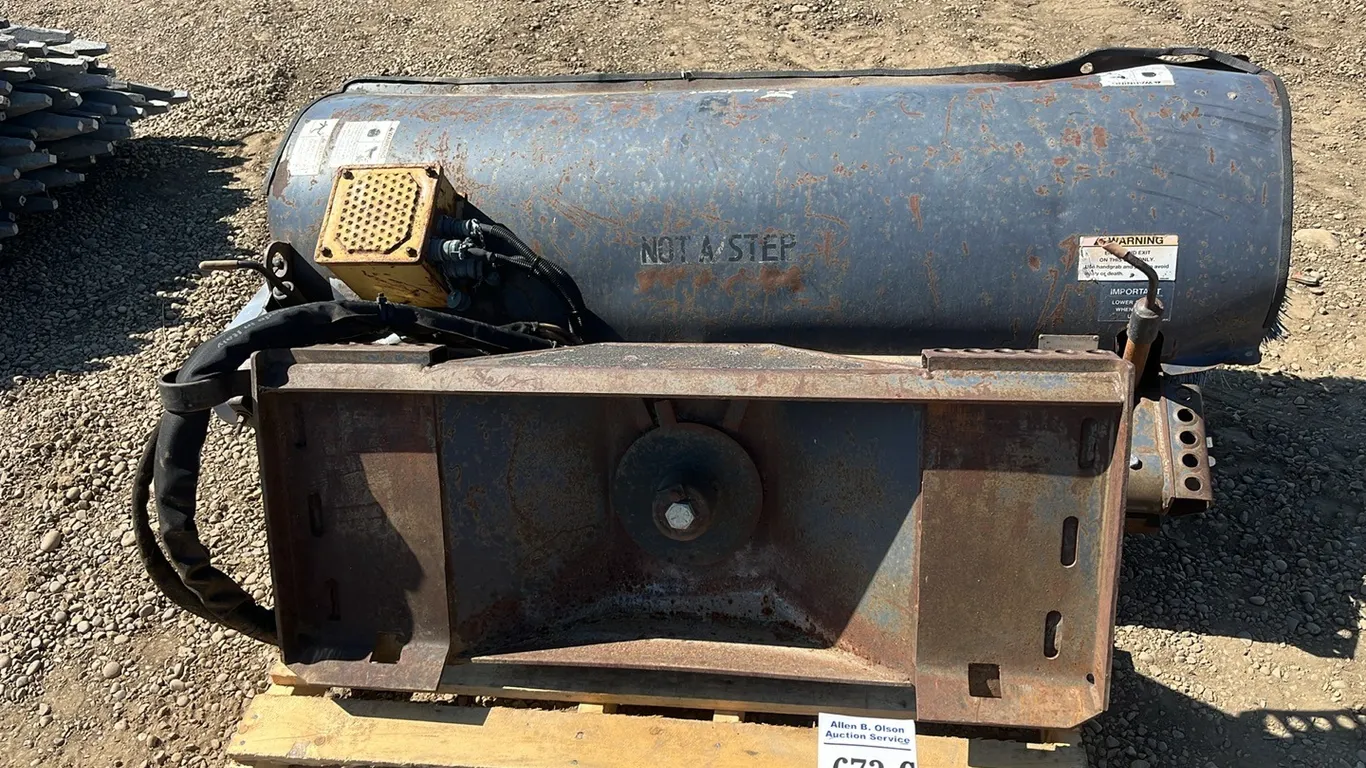 72" BOBCAT SKIDSTEER ANGLE BROOM ATTACHMENT - s/n 690101942