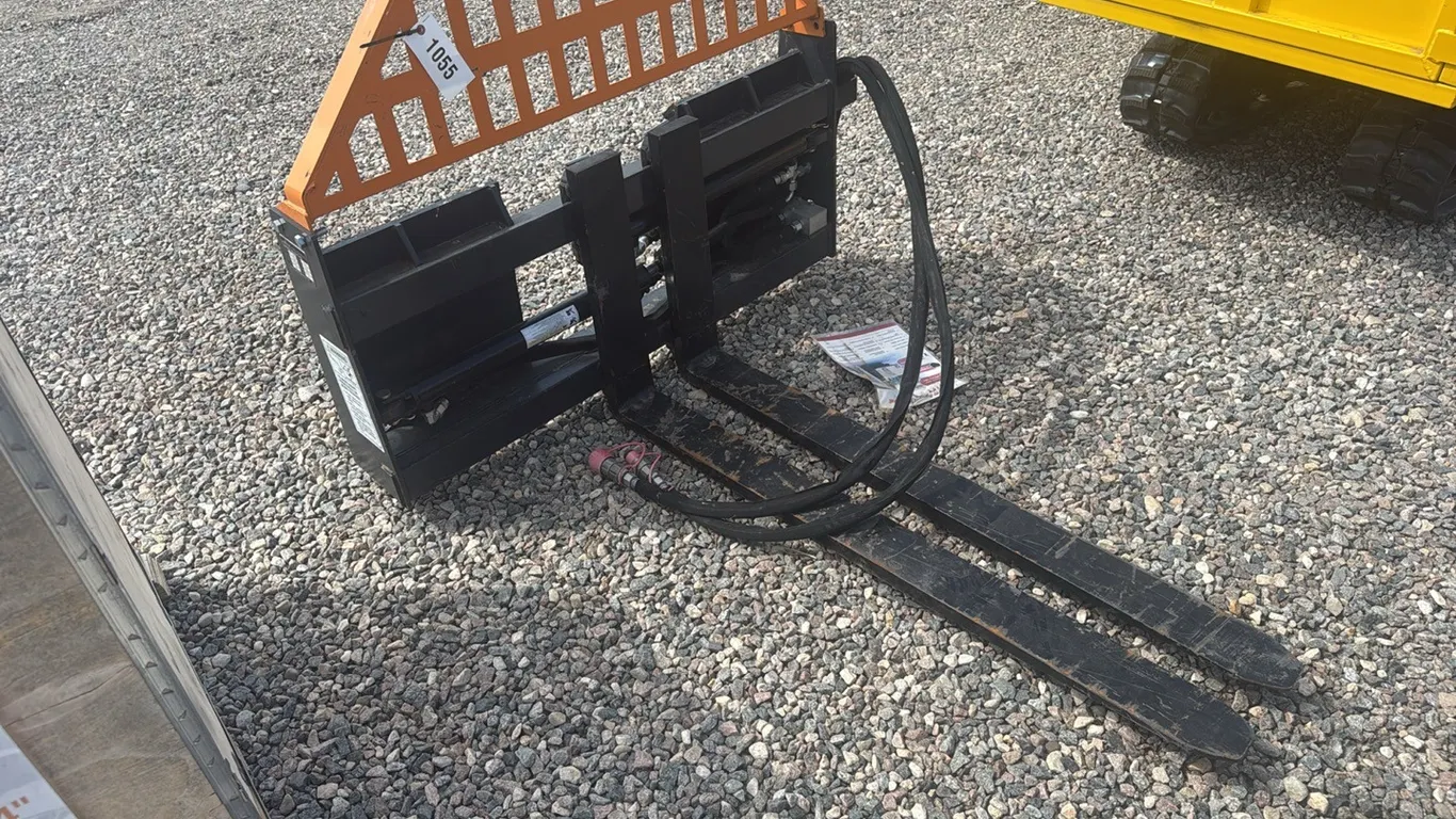 ID 1055 Wolverine Hyd Pallet Forks