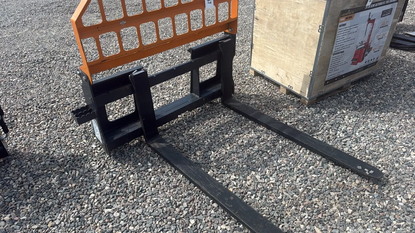ID 1057 Landoner Pallet Forks