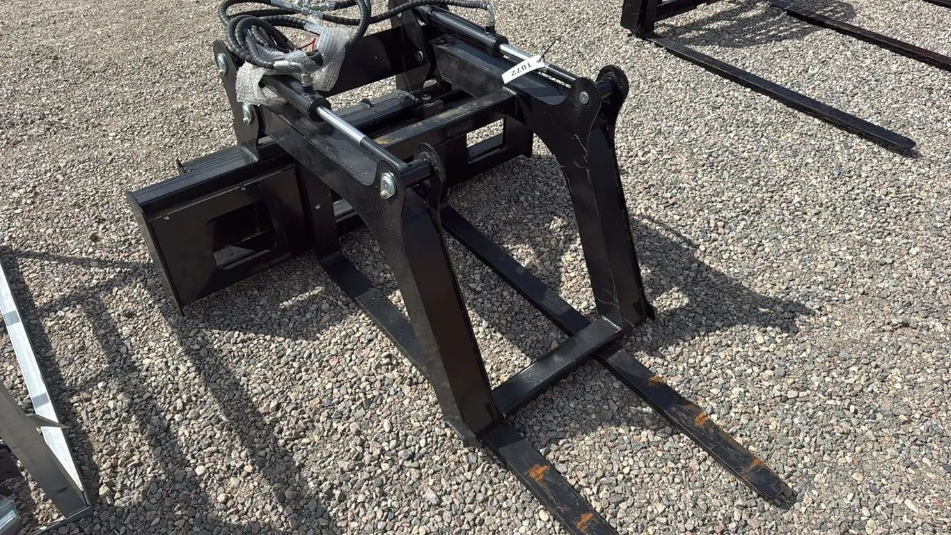 ID 1072 Giyi 5ft Wide Pallet Fork w/Grapple