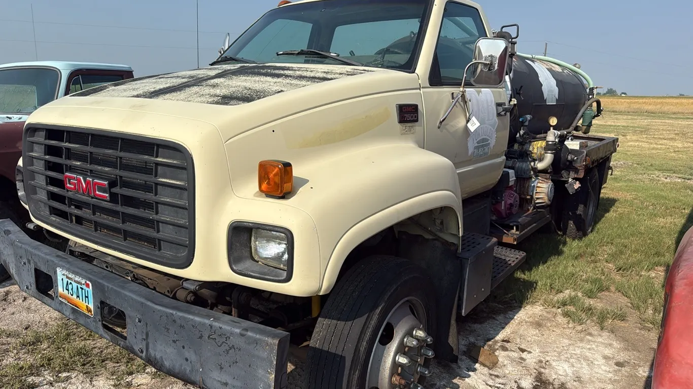 ID 0787 2000 GMC 7500