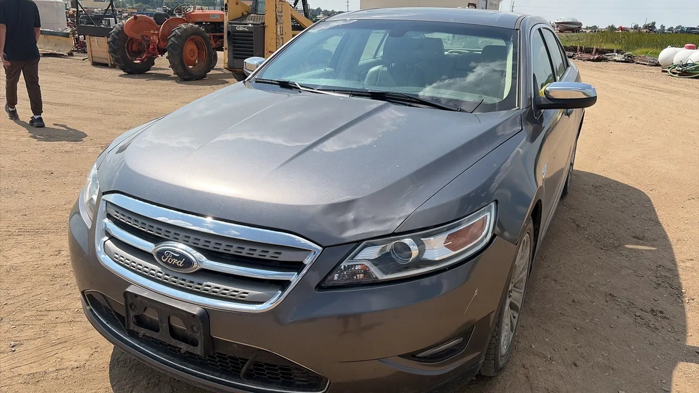 ID 0884 Ford Taurus Limited 2011