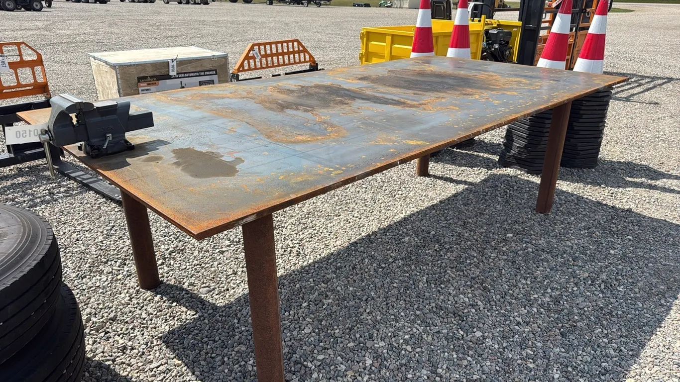 ID 0150 Welding Table w/vise 5x10x3/4in top