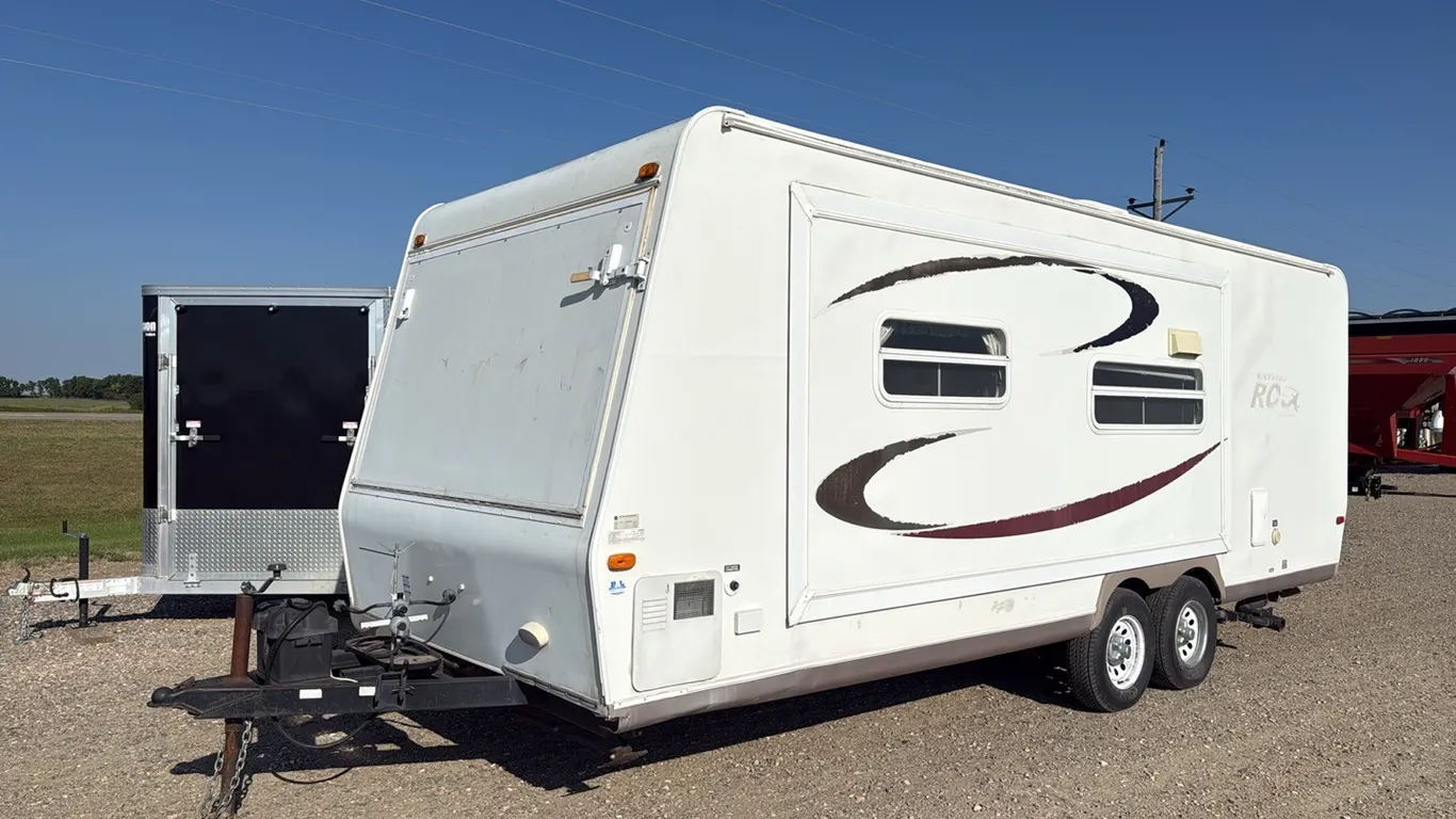 ID 1028 2007 Rockwood Hybrid Camper *Project*