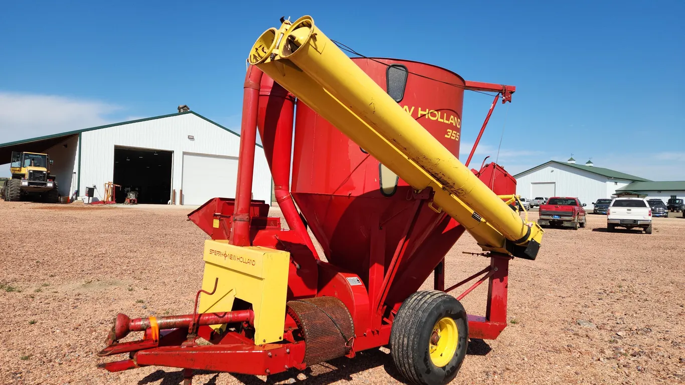 New Holland 355 Grinder Mixer