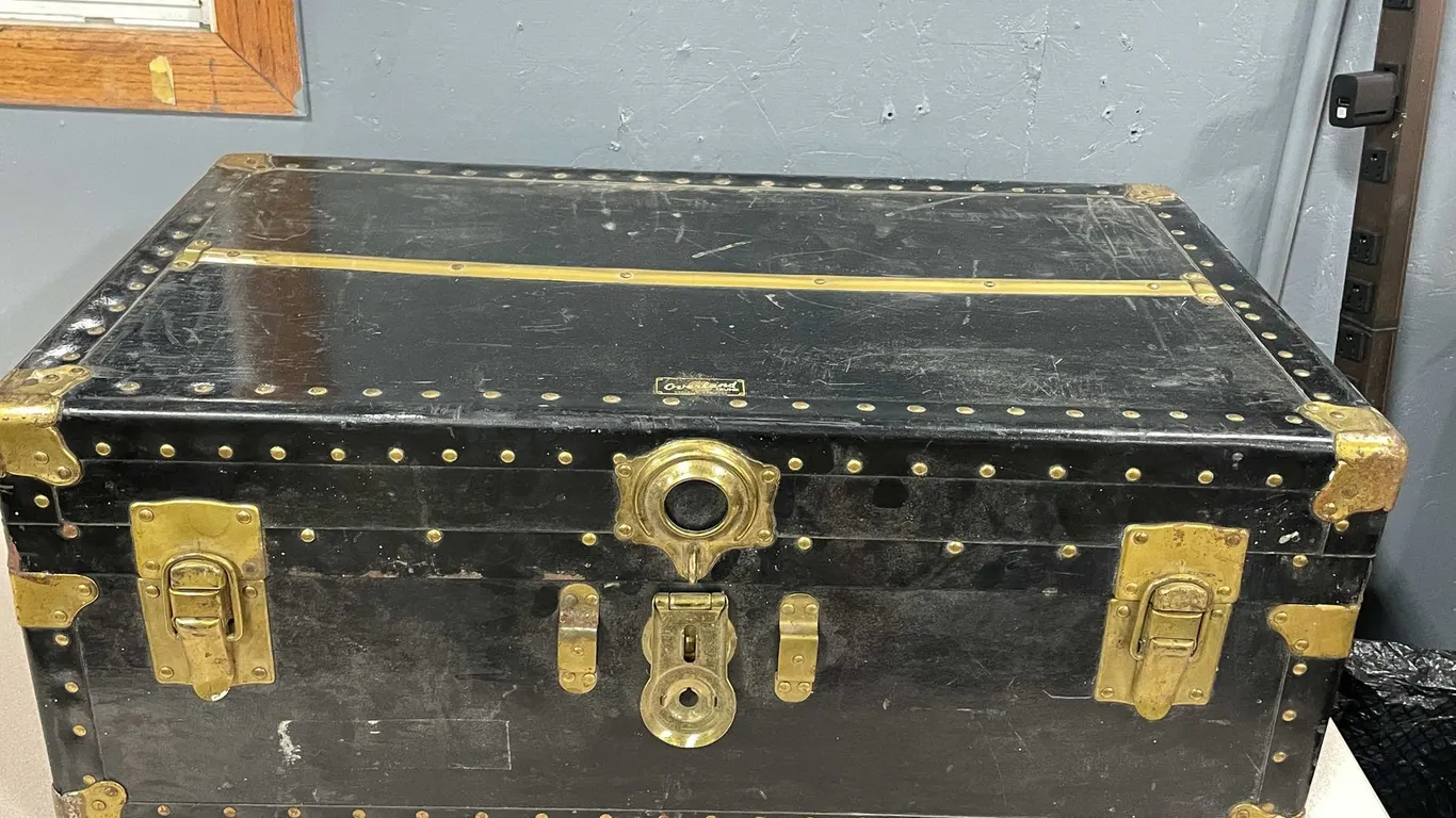 Vintage Chest (T3)