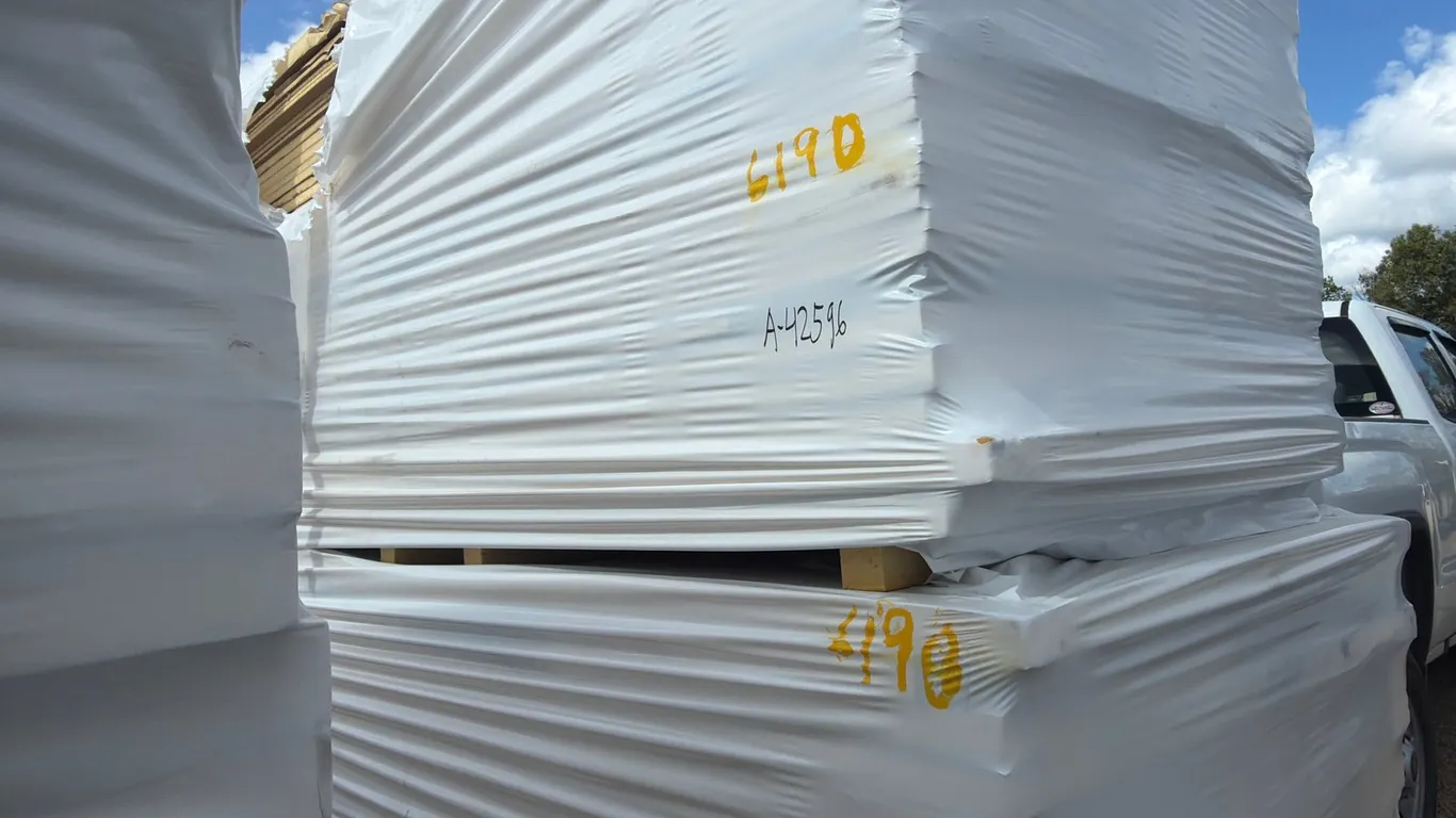 2 PALLETS OF MISC 4FT X 8FT X 2-3IN INSULATION PANELS