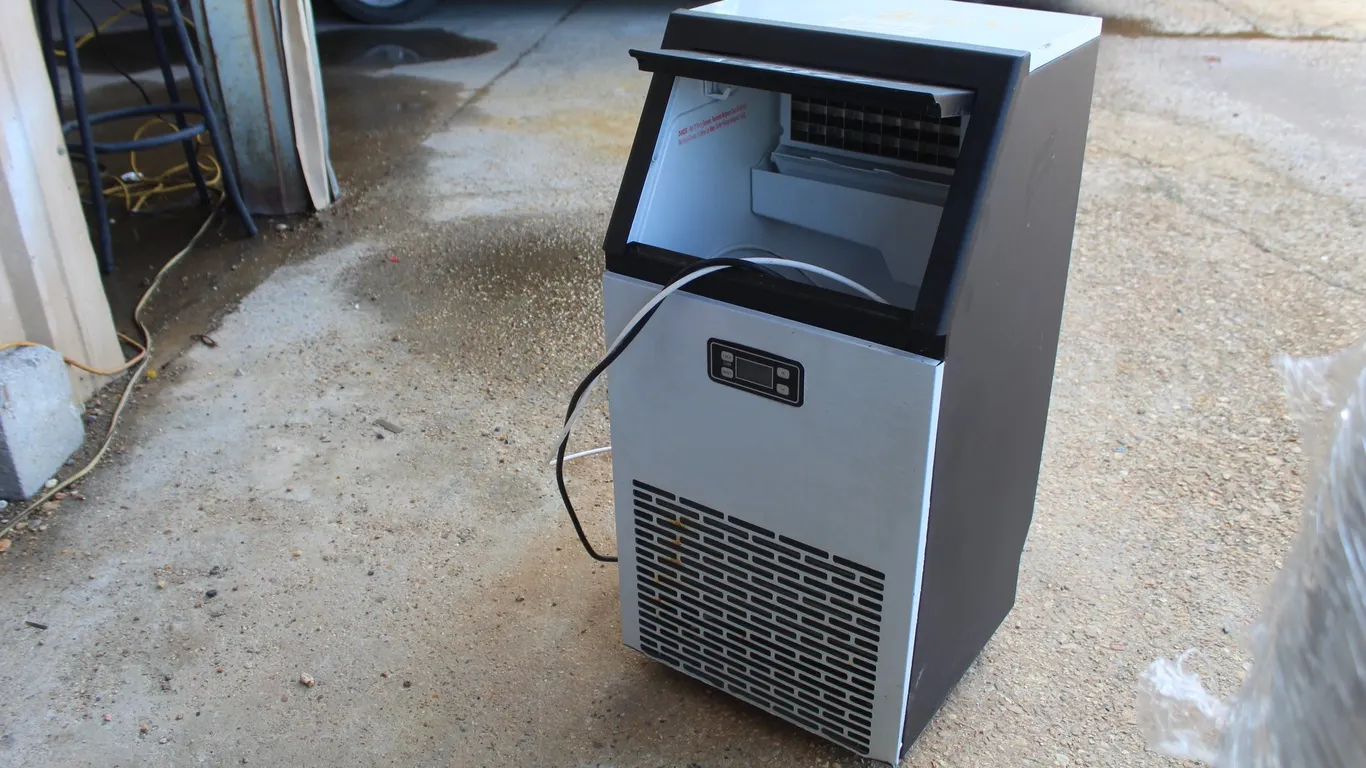 AGLUCKY H2B-45A ICE MAKER