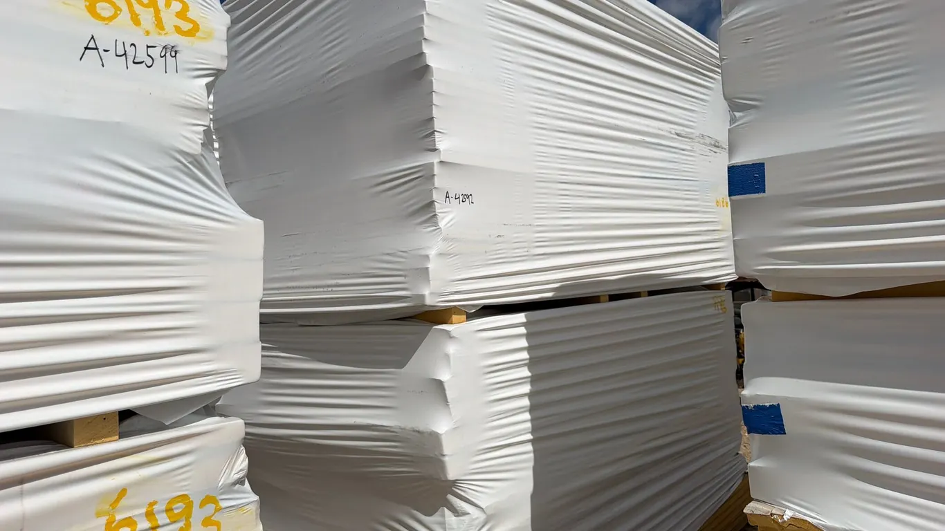 2 PALLETS OF MISC 4FT X 8FT X 2-3IN INSULATION PANELS