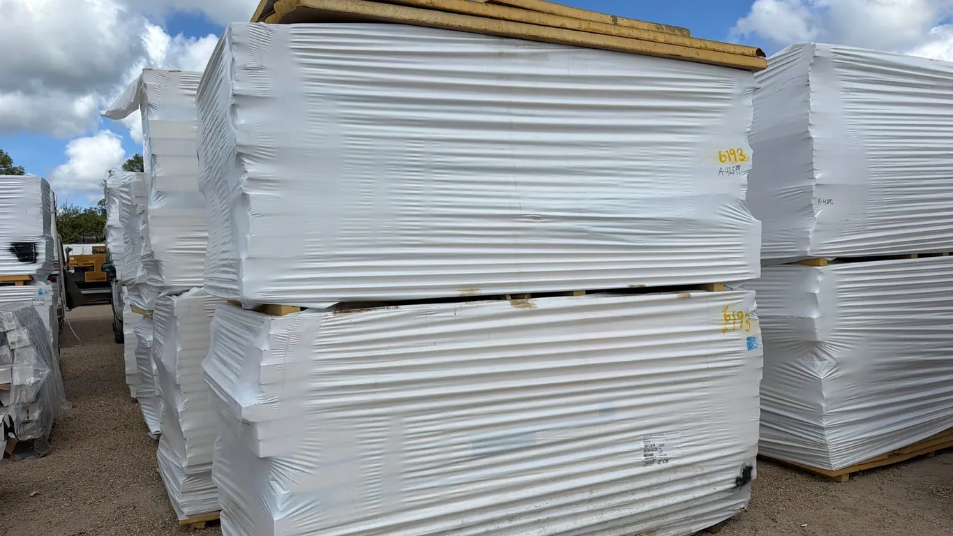 2 PALLETS OF MISC 4FT X 8FT X 2-3IN INSULATION PANELS