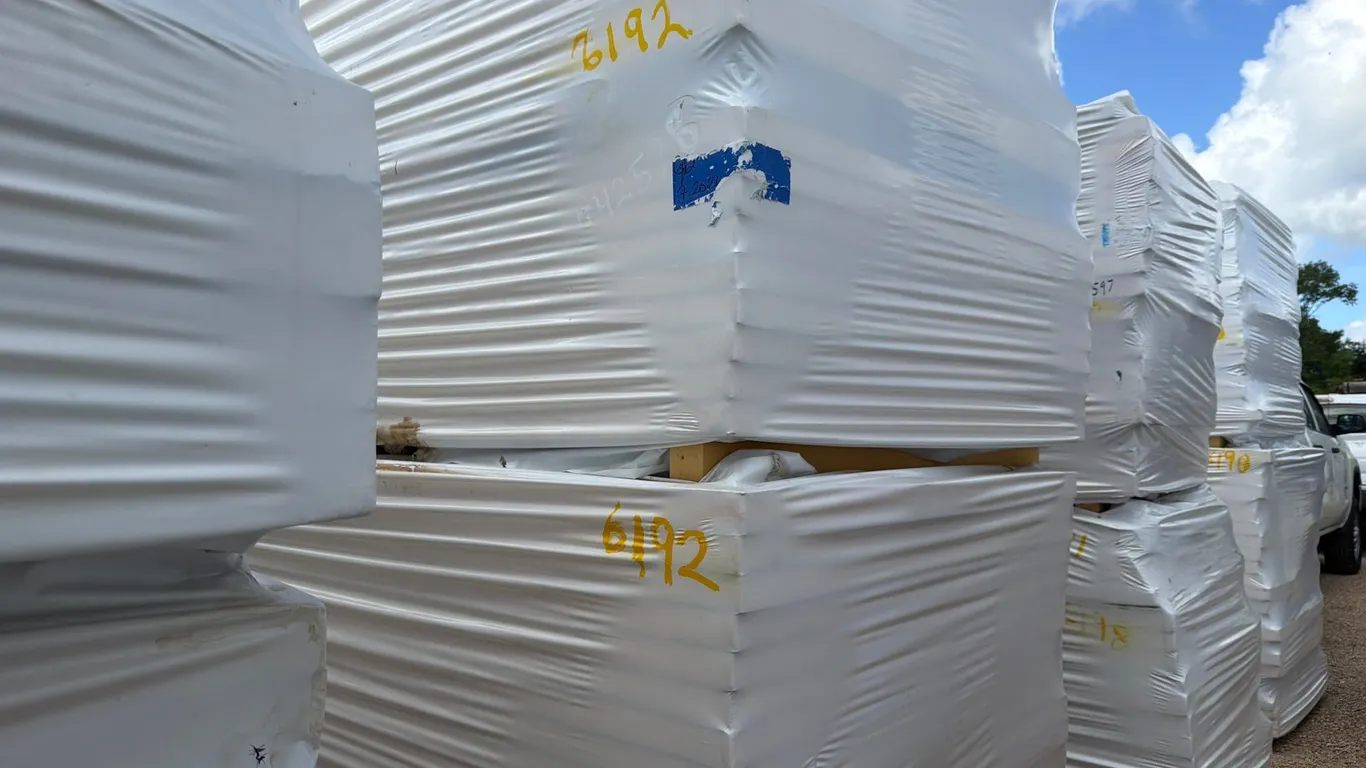 2 PALLETS OF MISC 4FT X 8FT X 2-3IN INSULATION PANELS