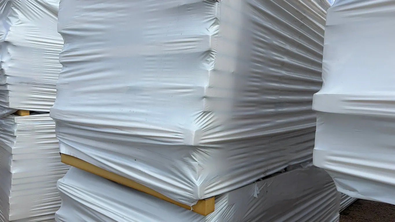 2 PALLETS OF MISC 4FT X 8FT X 2-3IN INSULATION PANELS