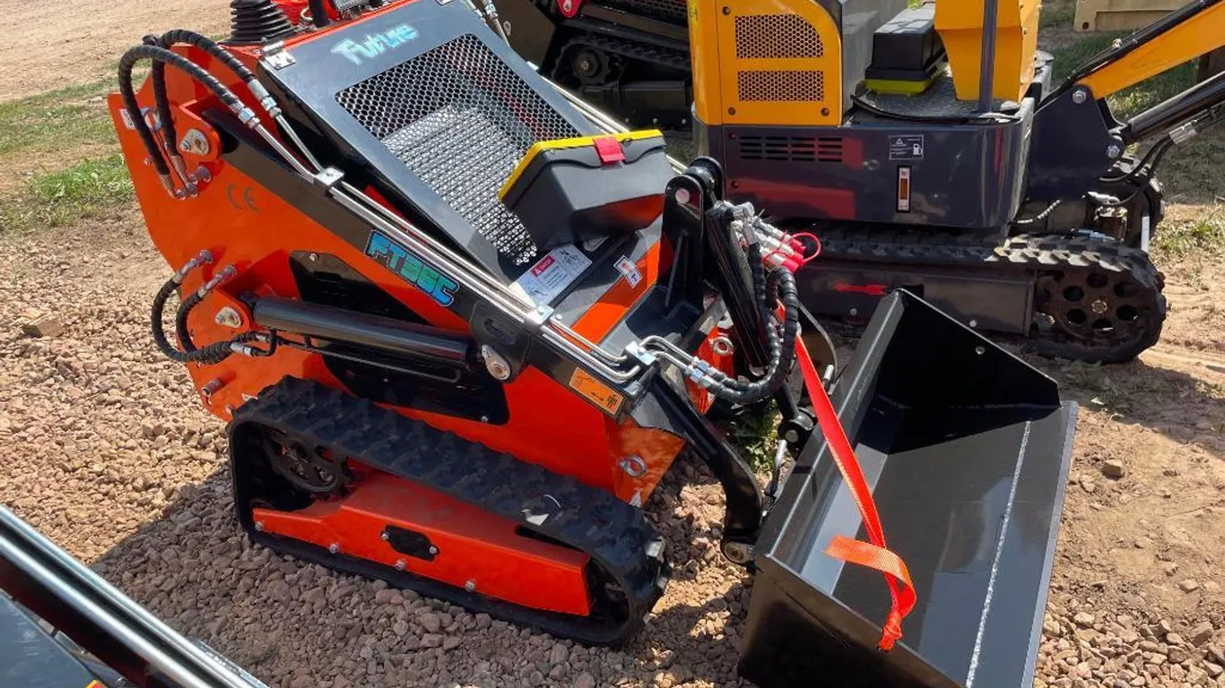 Skidsteer 36C Loader - Red