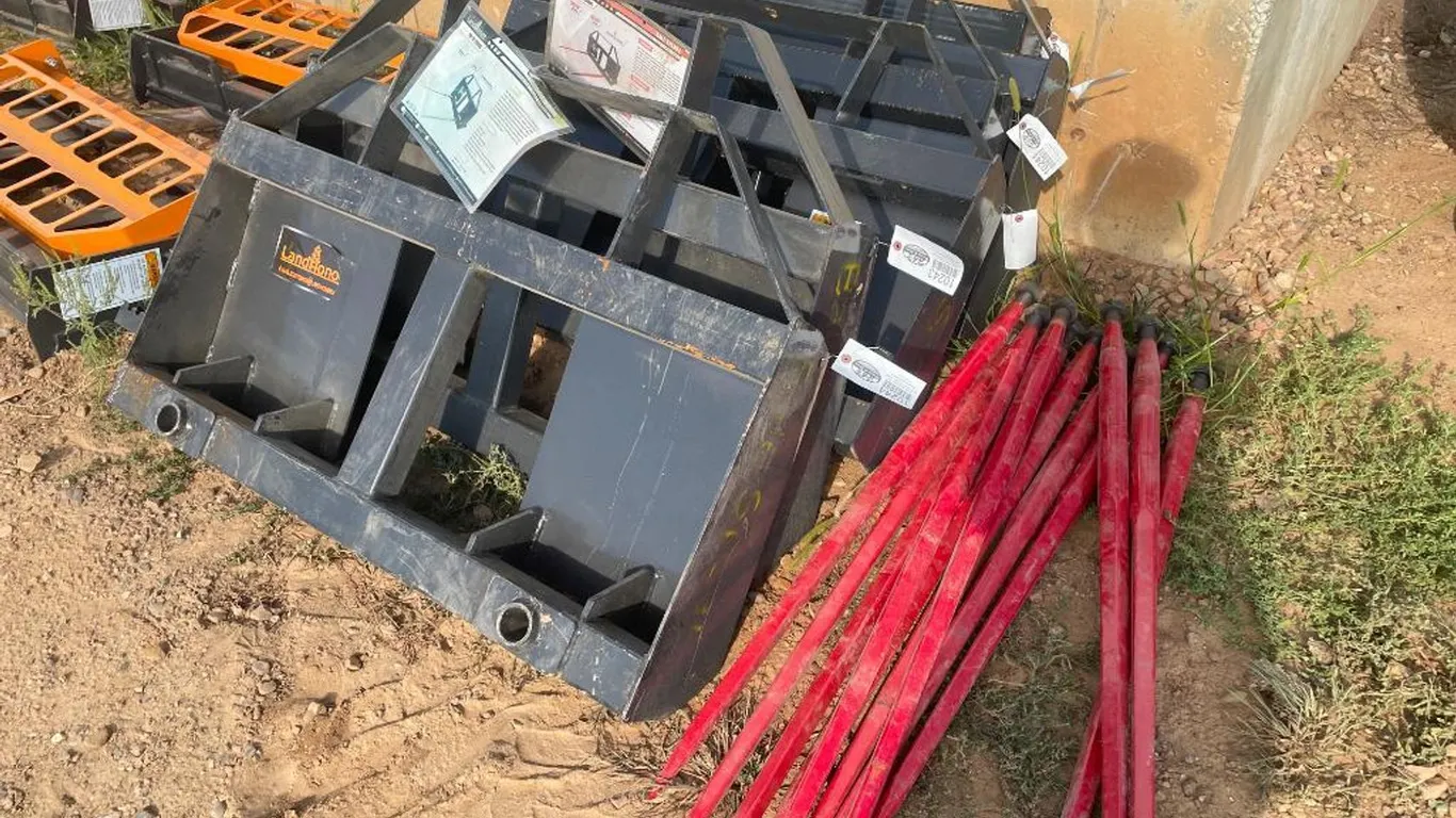(1) Skidsteer Bale Spear