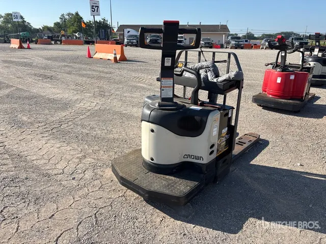 Crown PE4000-60 6000 lb Electric Pallet Jack