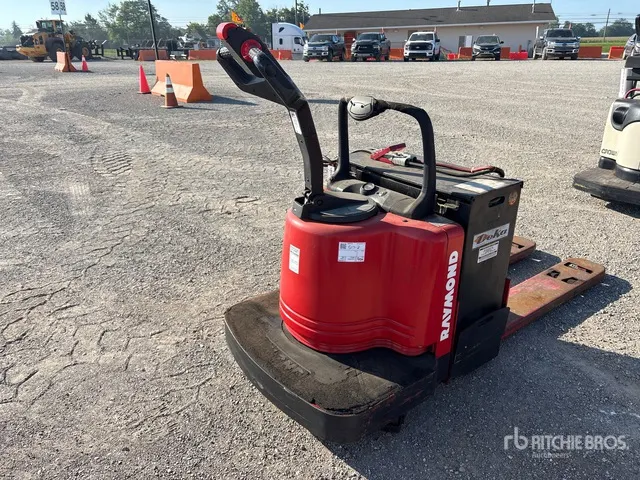 Raymond 112TM-FRE-60L 6000 lb Electric Pallet Jack