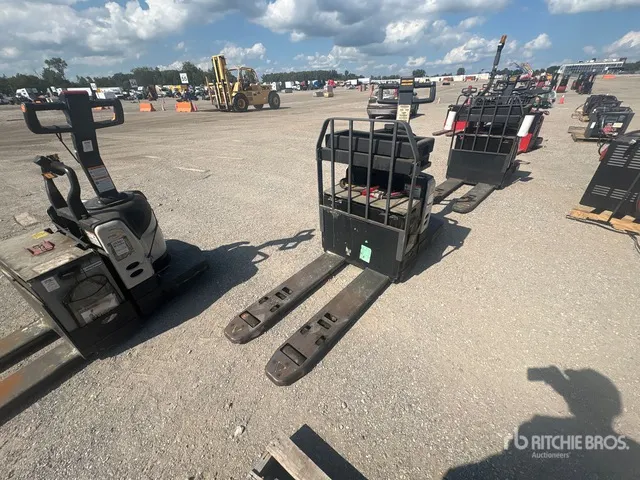 Crown PE4000-60 6000 lb Electric Pallet Jack