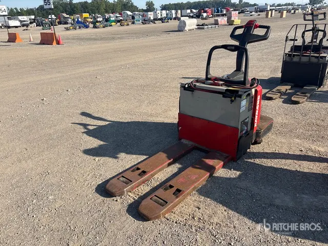Raymond 112TM-FRE-60L 6000 lb Electric Pallet Jack