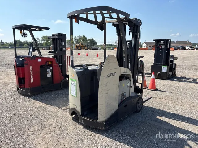 Crown RC5545-40 2600 lb Stand Up Electric Forklift