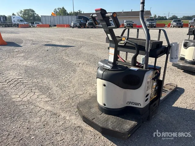 Crown PE4000-60 2720 lb Electric Pallet Jack