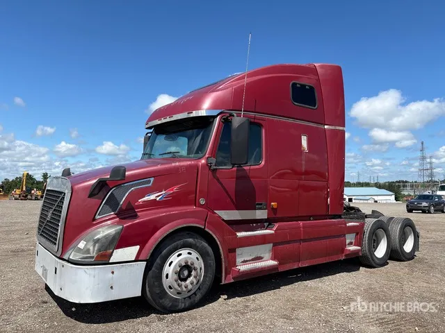 2007 Volvo VNL 6x4 T/A Sleeper Truck Tractor