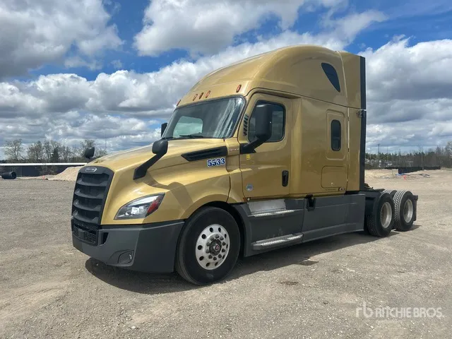 2020 Freightliner Cascadia 126 6x4 T/A Sleeper Truck Tractor