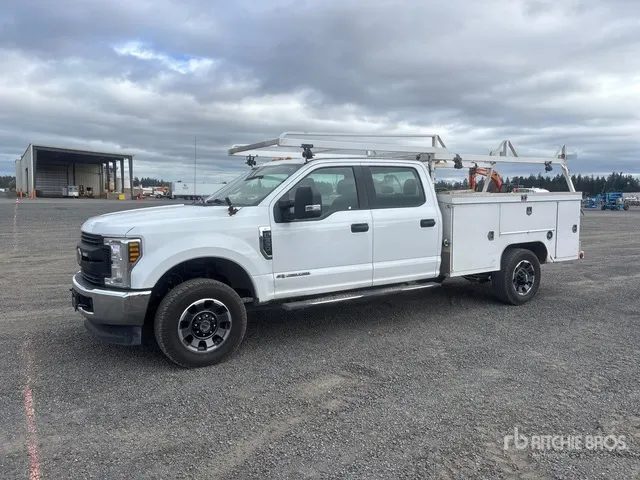 2019 Ford F-350 XL 4x4 Crew Cab Utility Truck
