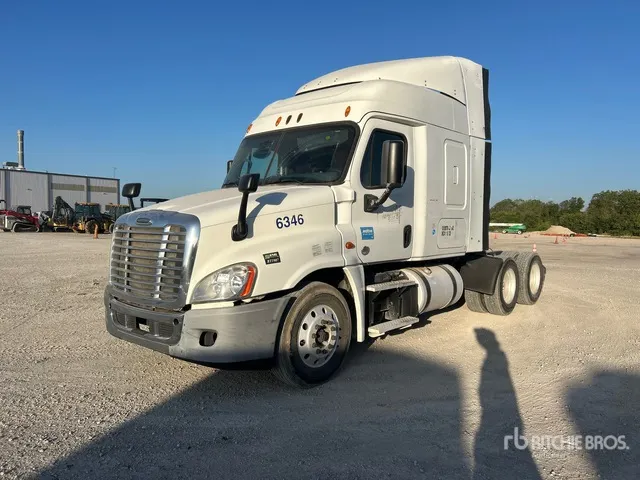 2015 Freightliner Cascadia 125 6x4 T/A Sleeper Truck Tractor
