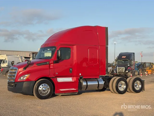 2020 Freightliner Cascadia 126 6x4 T/A Sleeper Truck Tractor