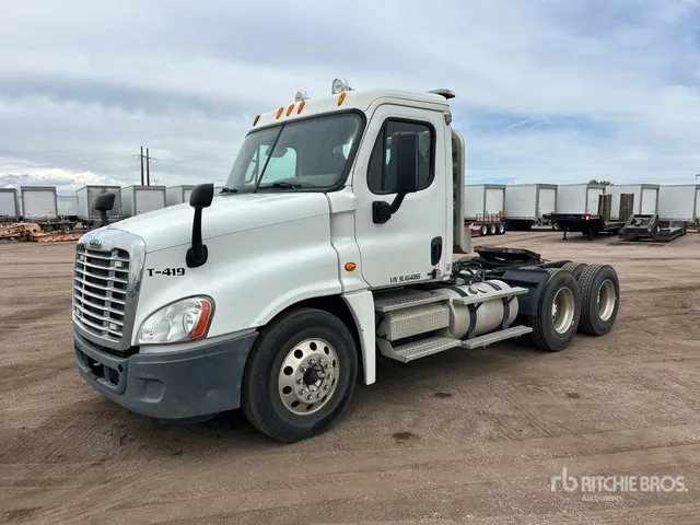 2009 Freightliner Cascadia 125 6x4 T/A Day Cab Truck Tractor