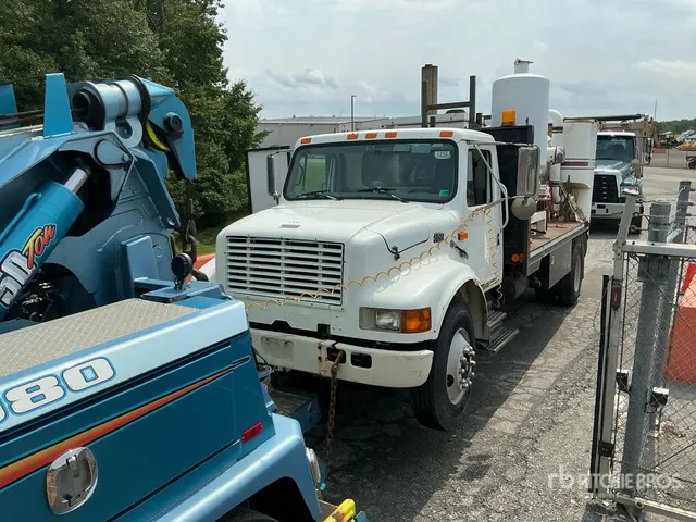 1999 International 4700 Vacuum Tanker Truck