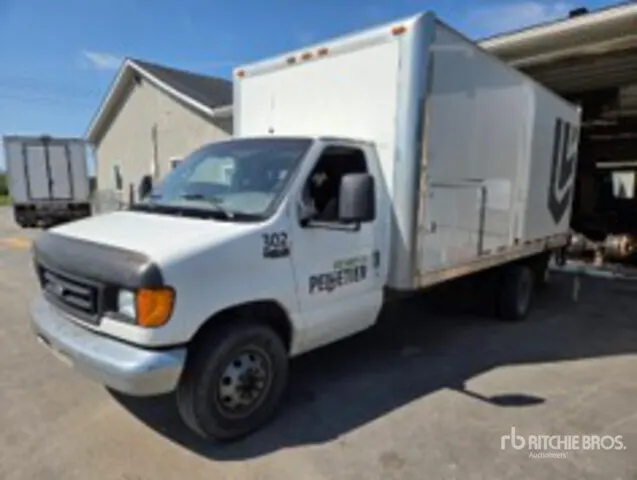 2005 Ford E-450 Super Duty Van Truck
