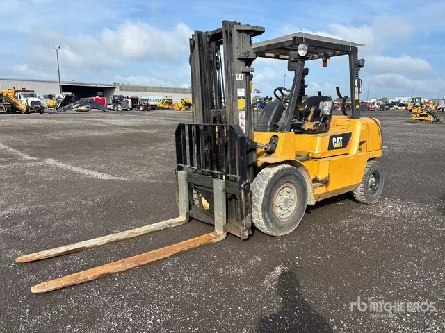2007 Cat GP40K 6750 lb Forklift