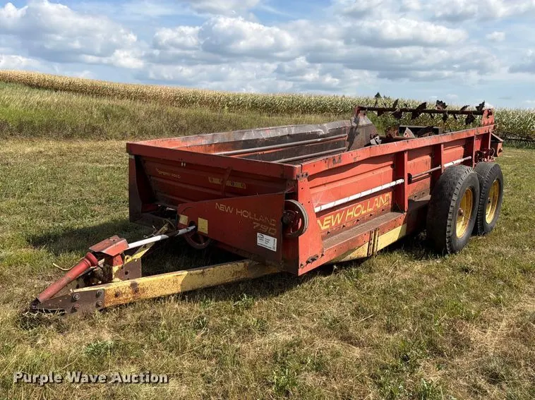 New Holland 790 manure spreader