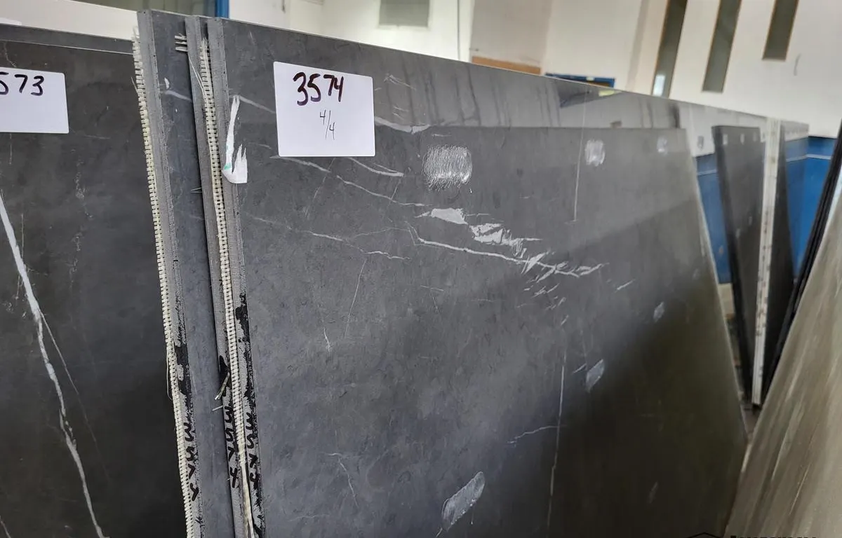 (4) Grey Porcelain Slabs (1 damaged)
UNRESERVED