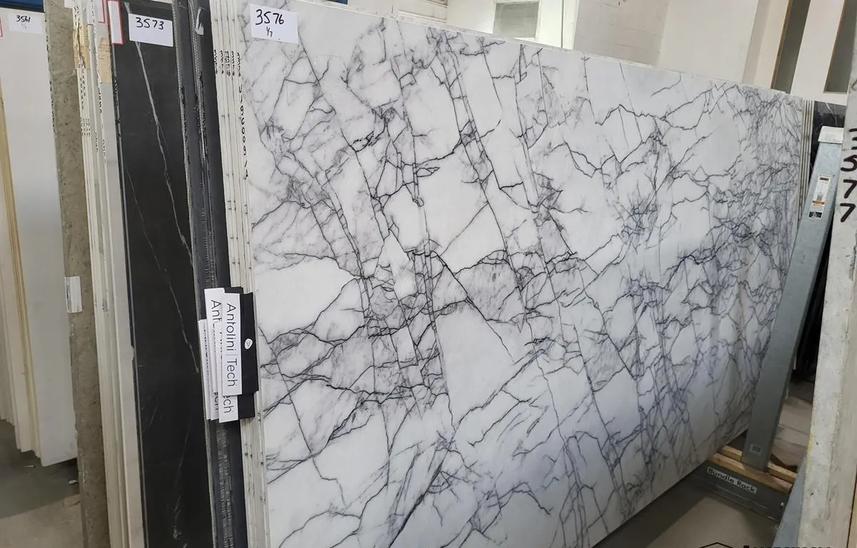 (7) White/Grey Porcelain Slabs
UNRESERVED