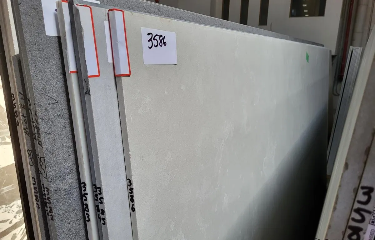 Porcelain Slab
UNRESERVED