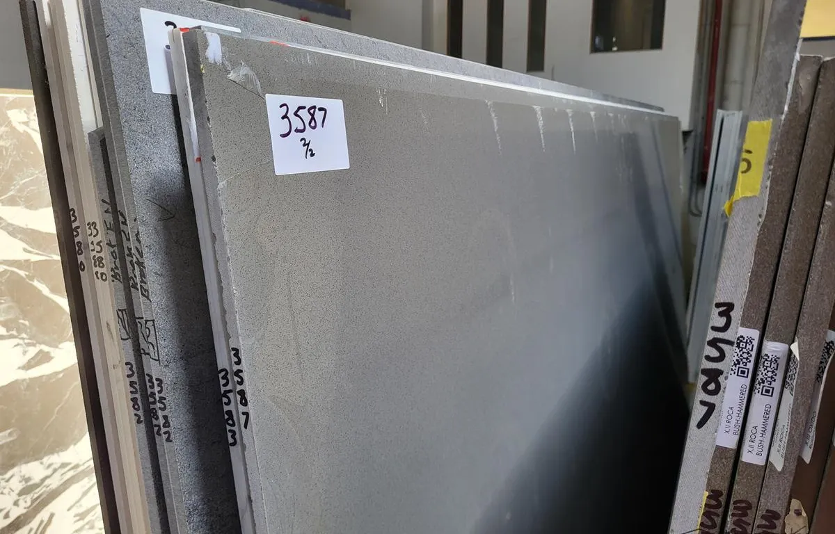(2) Grey Quartz Slabs
UNRESERVED
